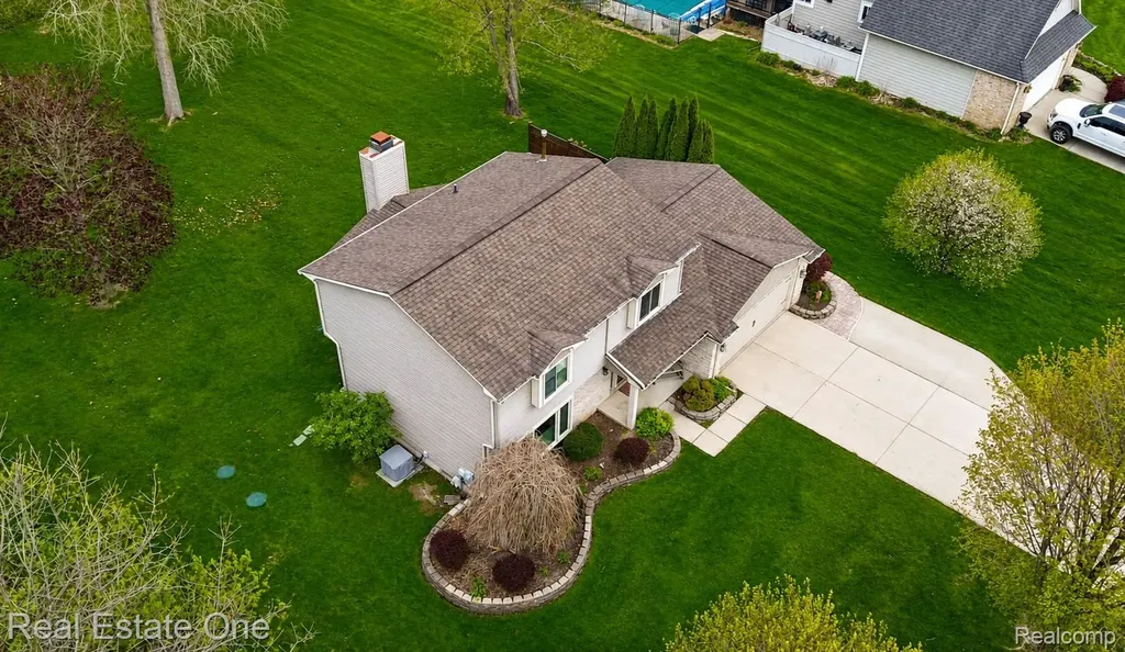 4656 Desert Bridge Court Highland Charter Township MI 48356