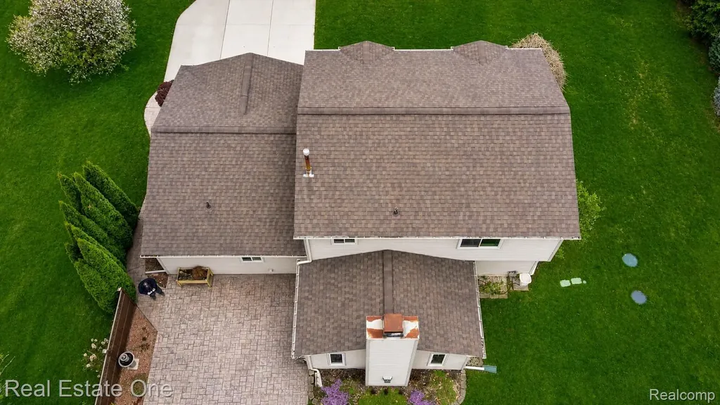 4656 Desert Bridge Court Highland Charter Township MI 48356