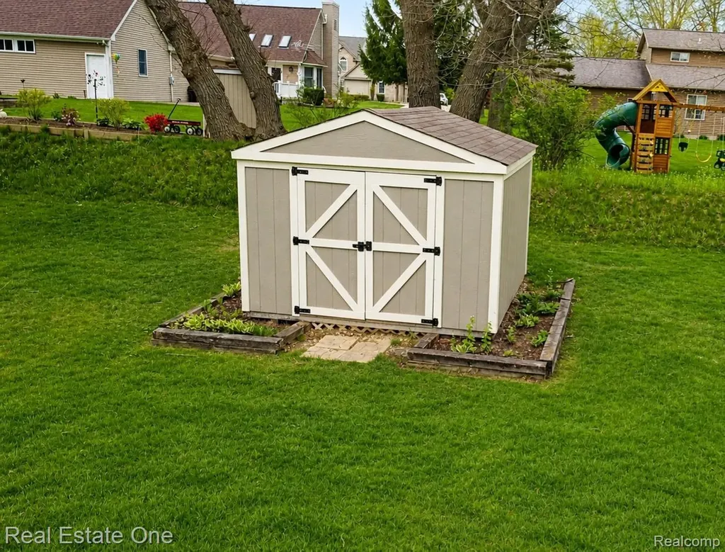 4656 Desert Bridge Court Highland Charter Township MI 48356