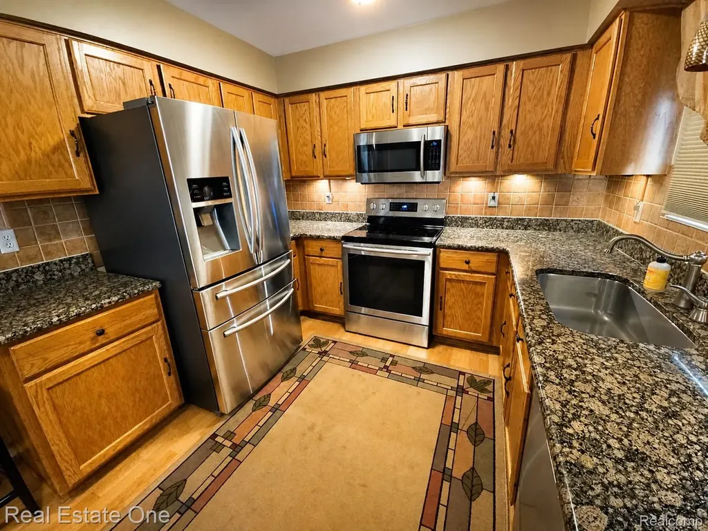 4656 Desert Bridge Court Highland Charter Township MI 48356