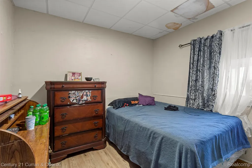 6632 W Fort Street Detroit City MI 48209