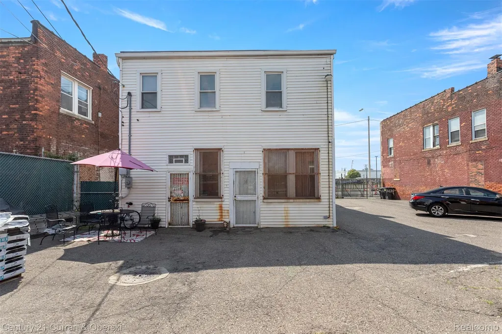 6632 W Fort Street Detroit City MI 48209
