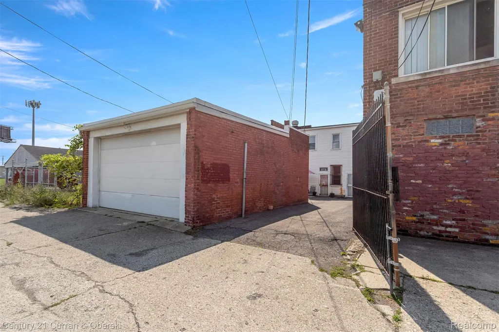 6632 W Fort Street Detroit City MI 48209