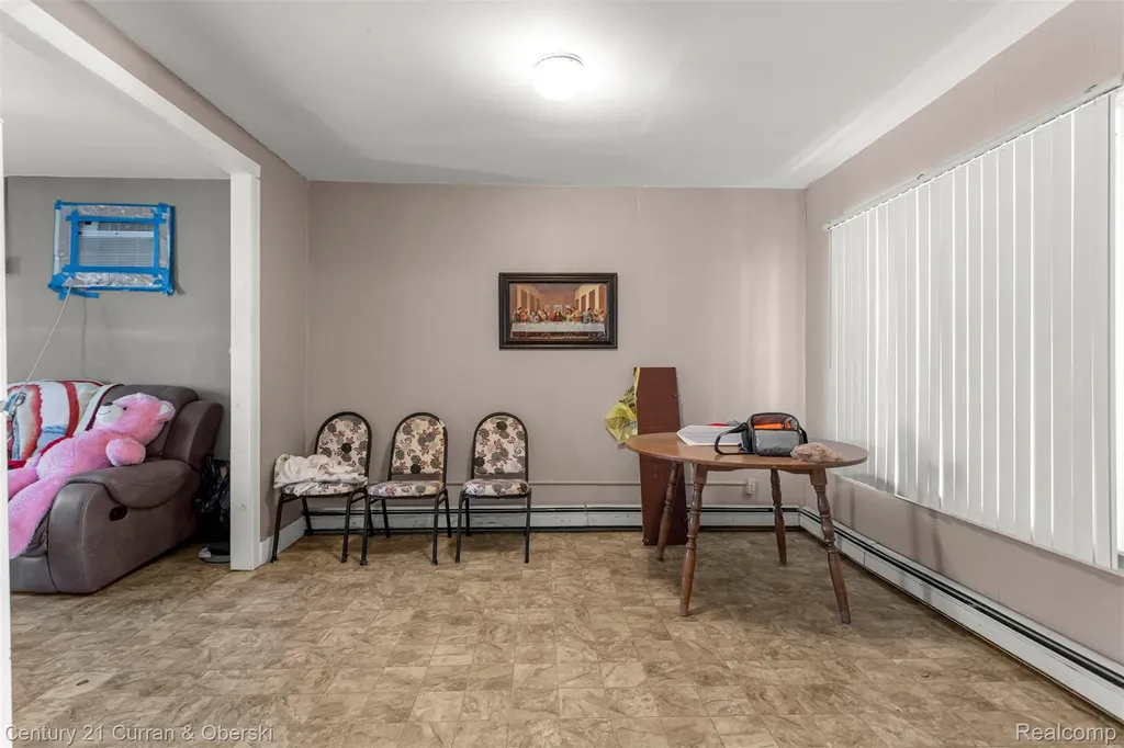 6632 W Fort Street Detroit City MI 48209