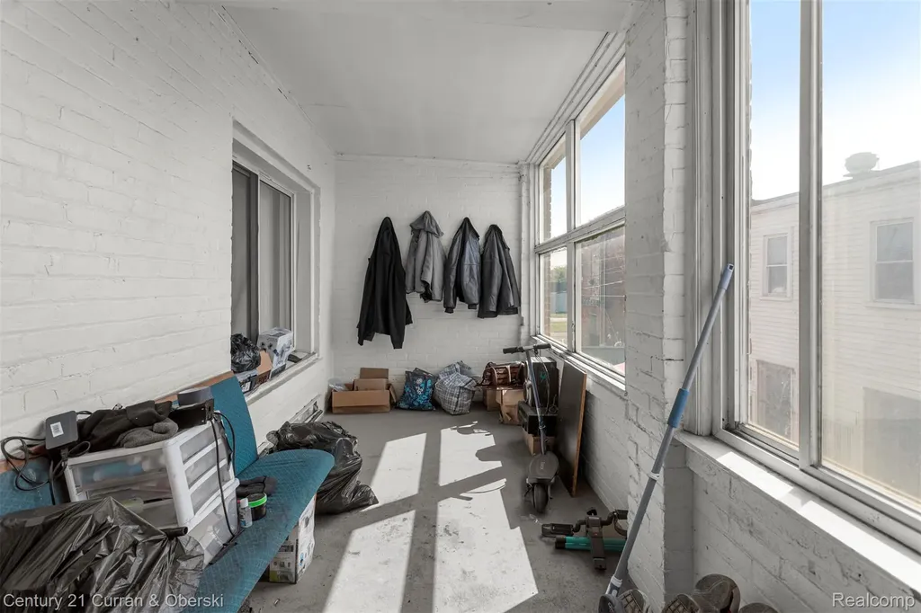 6632 W Fort Street Detroit City MI 48209