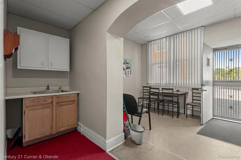 6632 W Fort Street Detroit City MI 48209