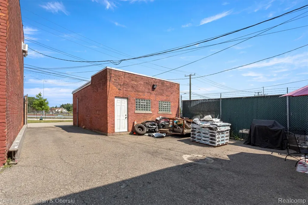 6632 W Fort Street Detroit City MI 48209