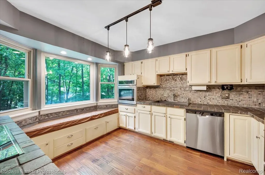 8873 Nepahwin Drive Independence Charter Township MI 48348