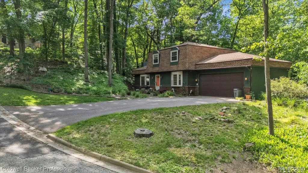 8873 Nepahwin Drive Independence Charter Township MI 48348