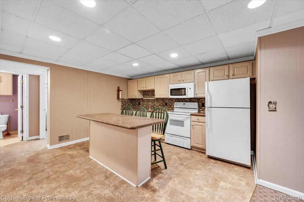 8873 Nepahwin Drive Independence Charter Township MI 48348
