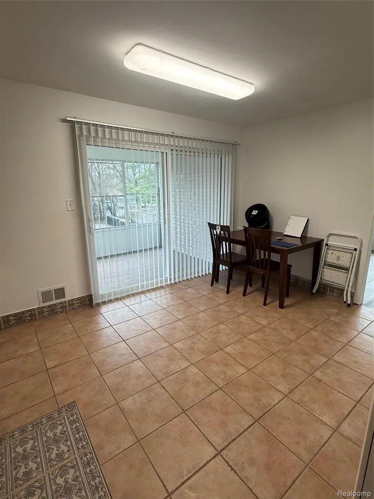 150 E Long Lake Road Bloomfield Charter Township MI 48304