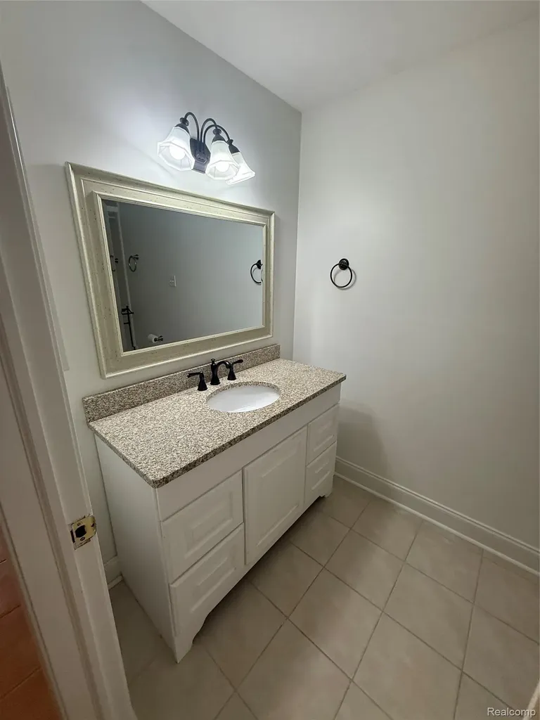 150 E Long Lake Road Bloomfield Charter Township MI 48304