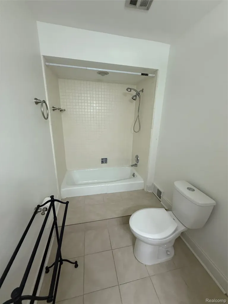 150 E Long Lake Road Bloomfield Charter Township MI 48304