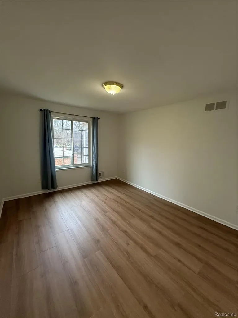 150 E Long Lake Road Bloomfield Charter Township MI 48304