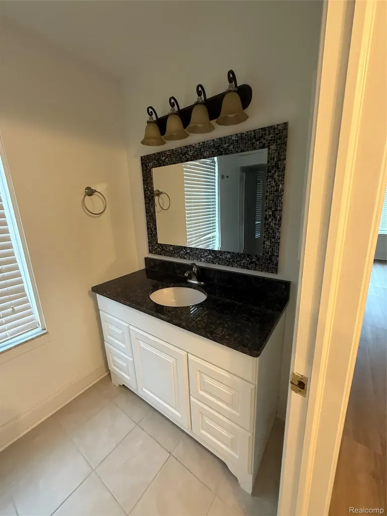 150 E Long Lake Road Bloomfield Charter Township MI 48304
