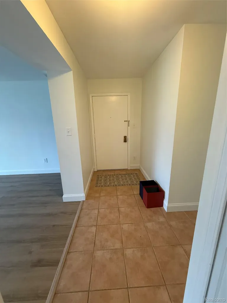 150 E Long Lake Road Bloomfield Charter Township MI 48304