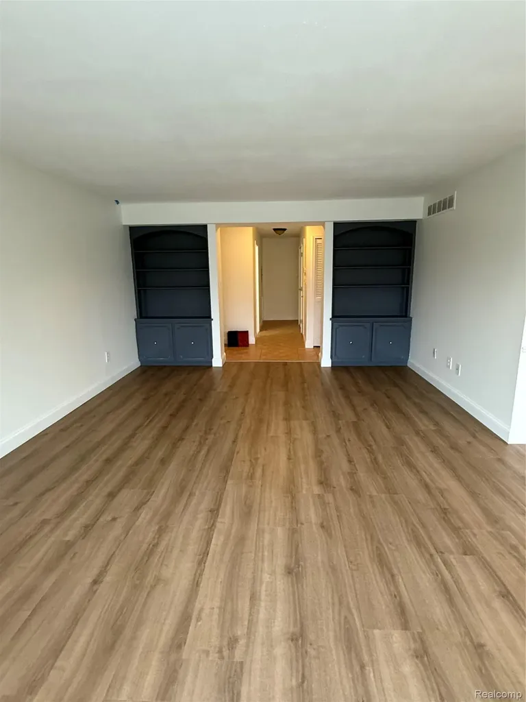 150 E Long Lake Road Bloomfield Charter Township MI 48304