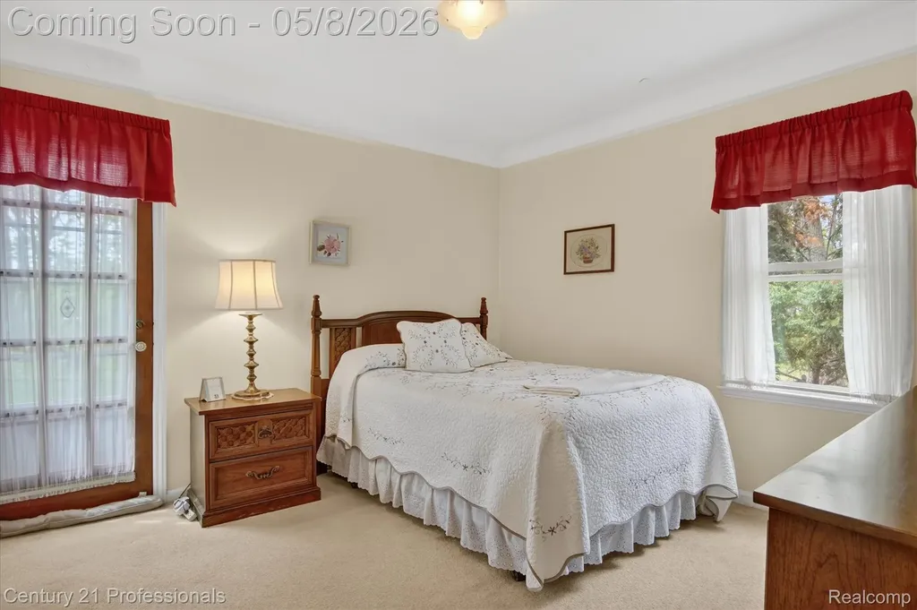 15985 Oak Drive Livonia City MI 48154