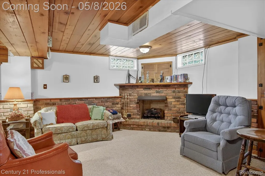 15985 Oak Drive Livonia City MI 48154