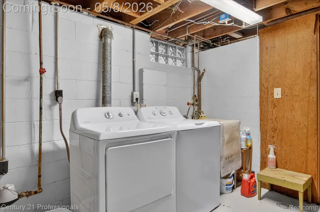 15985 Oak Drive Livonia City MI 48154