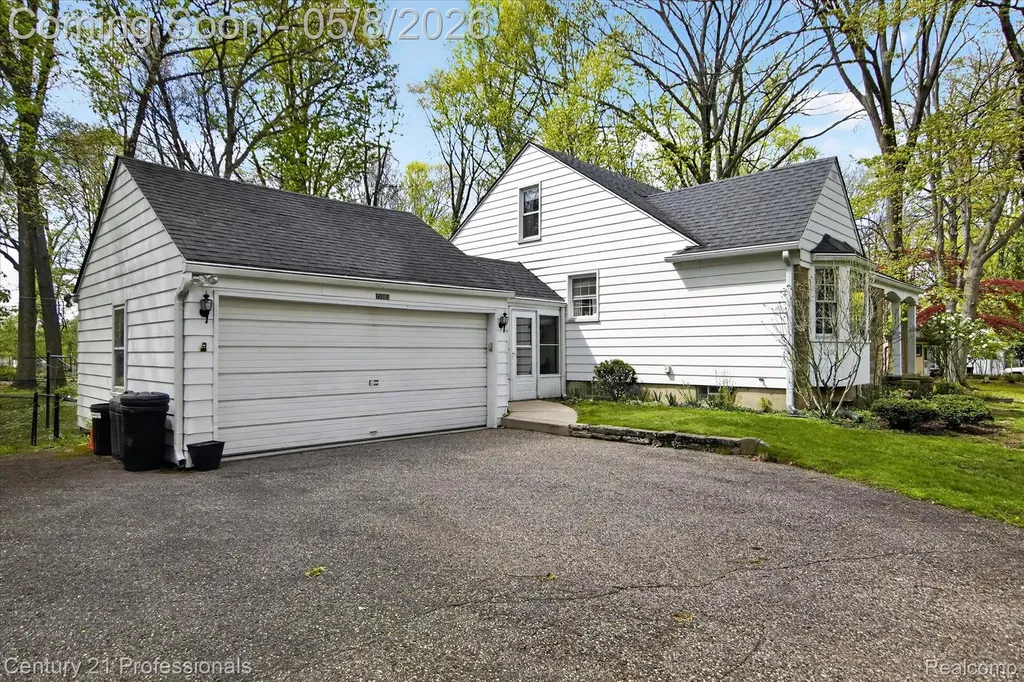 15985 Oak Drive Livonia City MI 48154