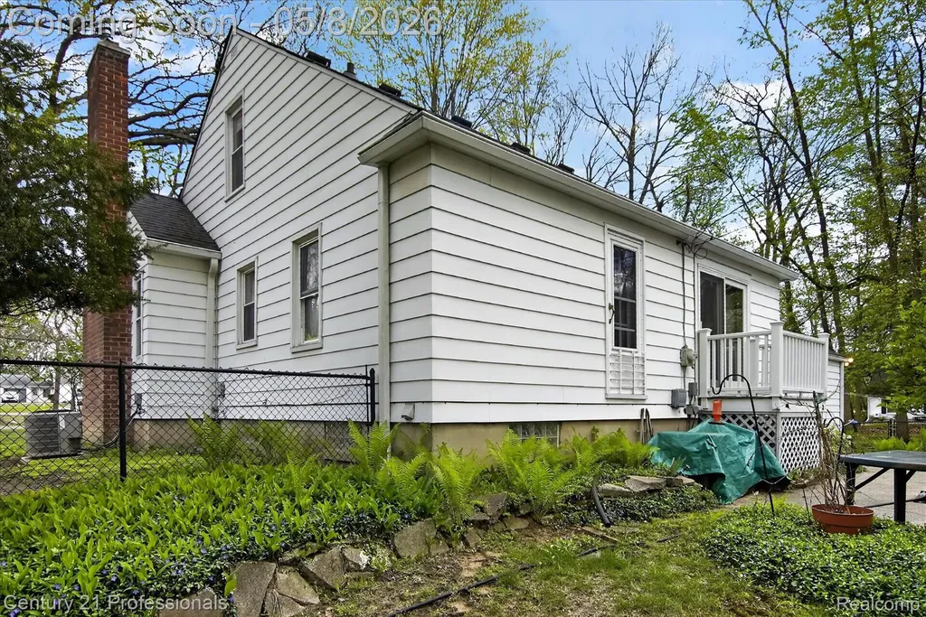 15985 Oak Drive Livonia City MI 48154