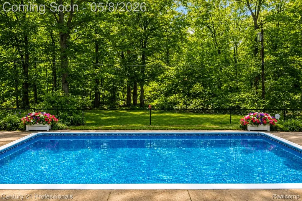 15985 Oak Drive Livonia City MI 48154