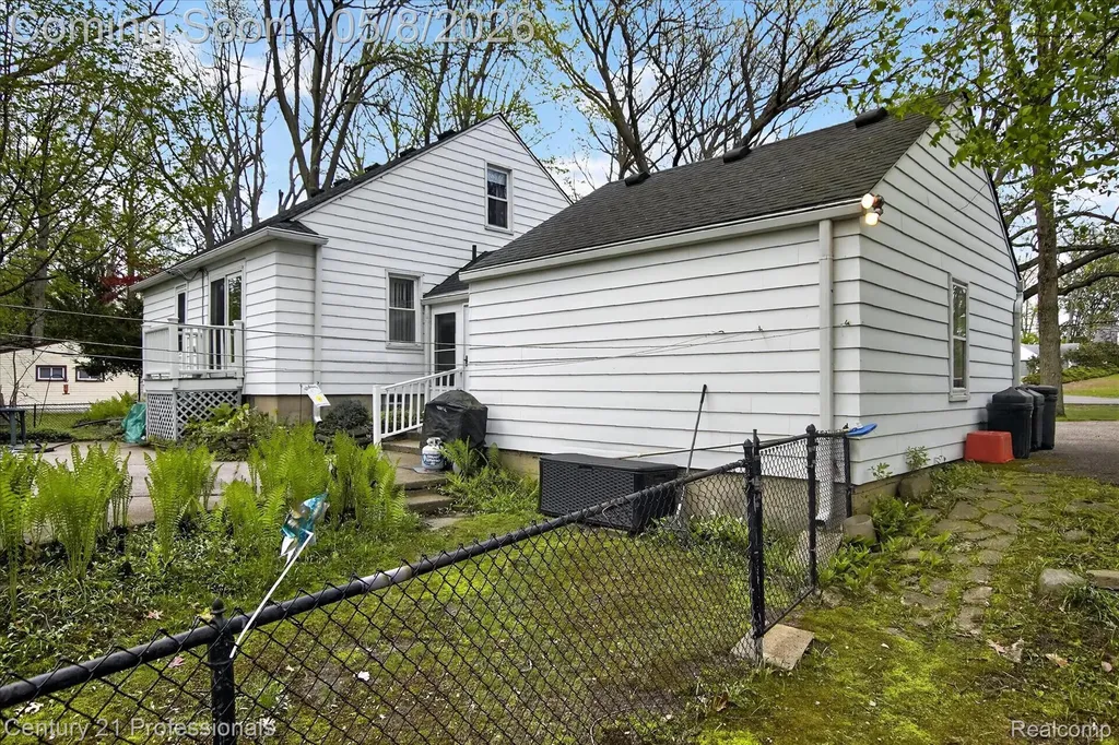 15985 Oak Drive Livonia City MI 48154