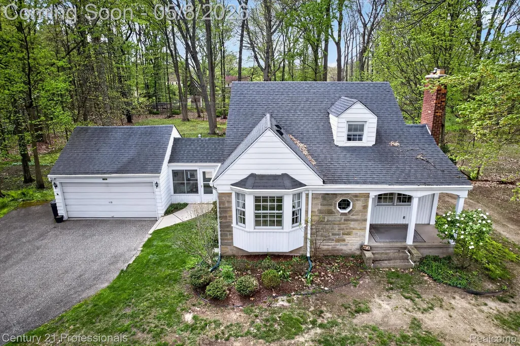 15985 Oak Drive Livonia City MI 48154