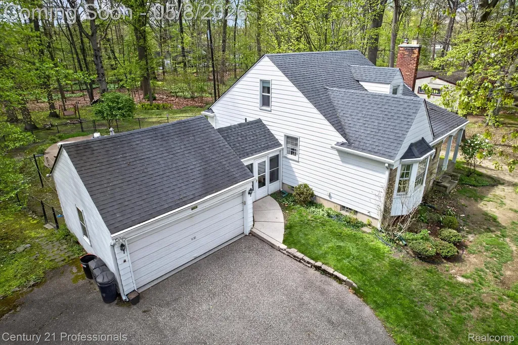 15985 Oak Drive Livonia City MI 48154