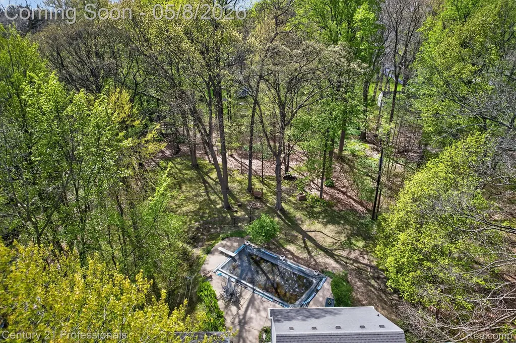 15985 Oak Drive Livonia City MI 48154