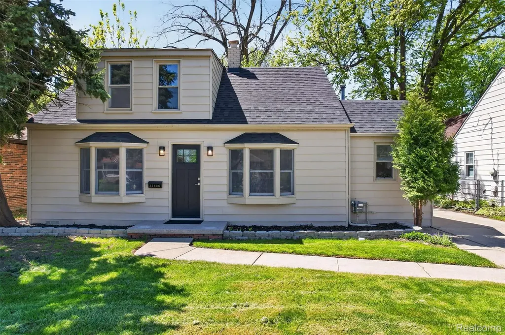 22606 Liberty Street St. Clair Shores City MI 48080
