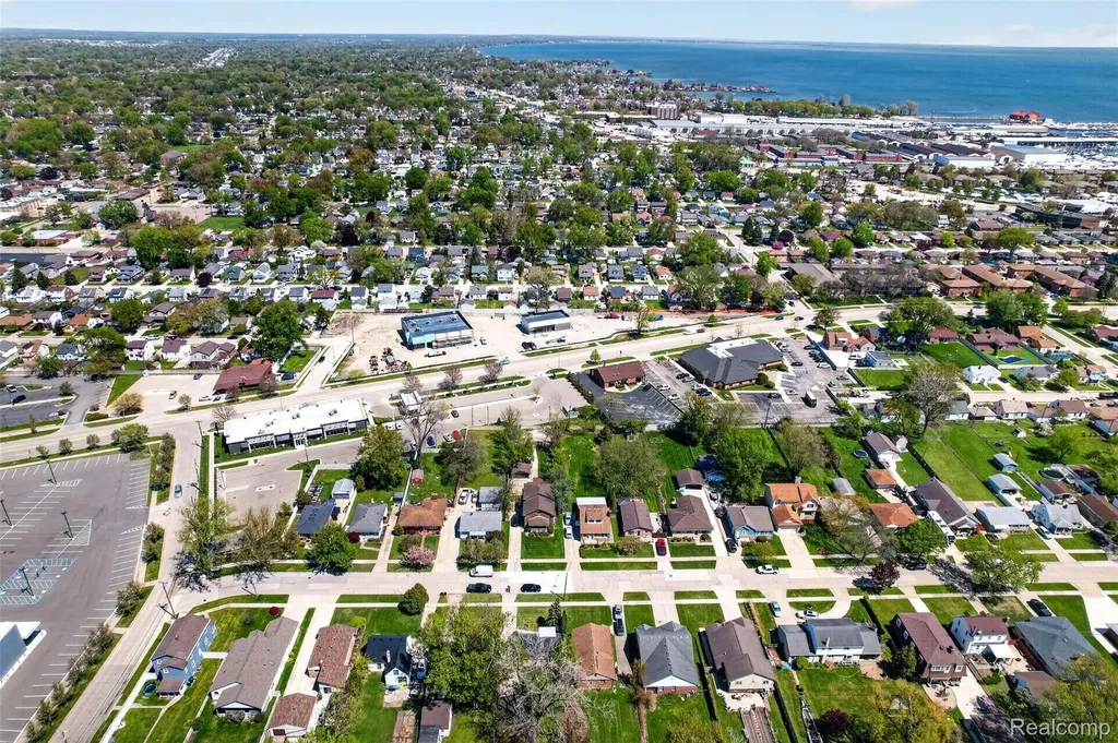22606 Liberty Street St. Clair Shores City MI 48080