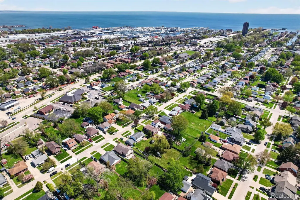 22606 Liberty Street St. Clair Shores City MI 48080
