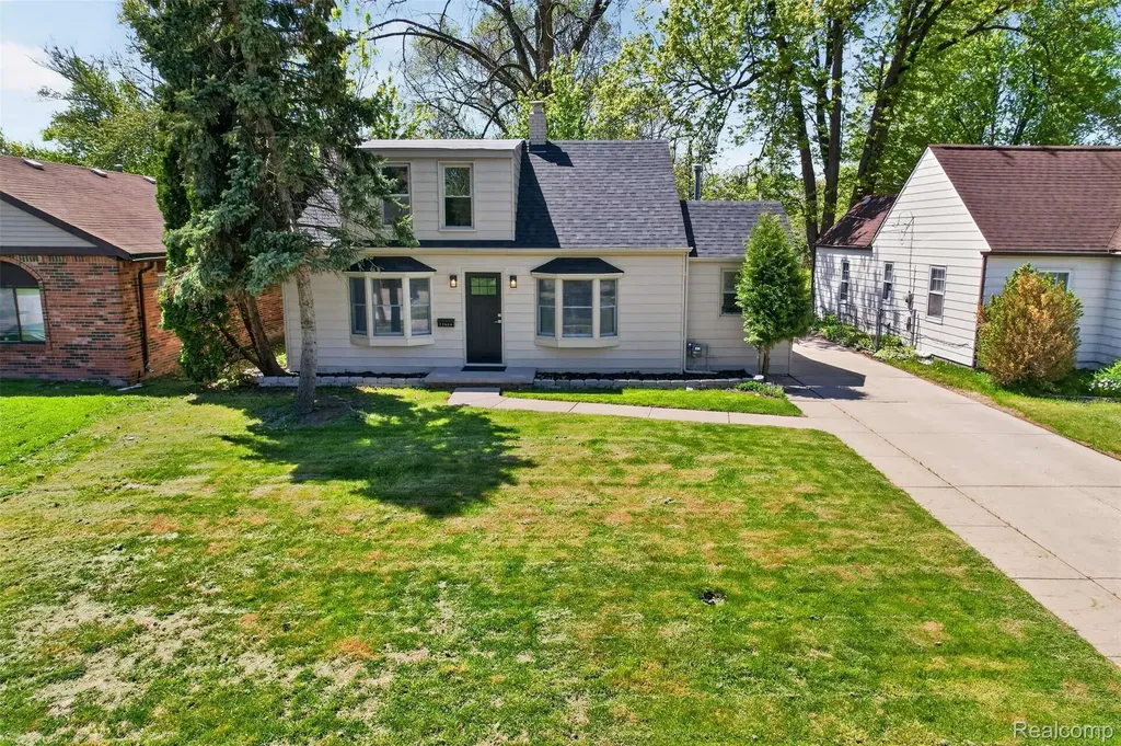 22606 Liberty Street St. Clair Shores City MI 48080