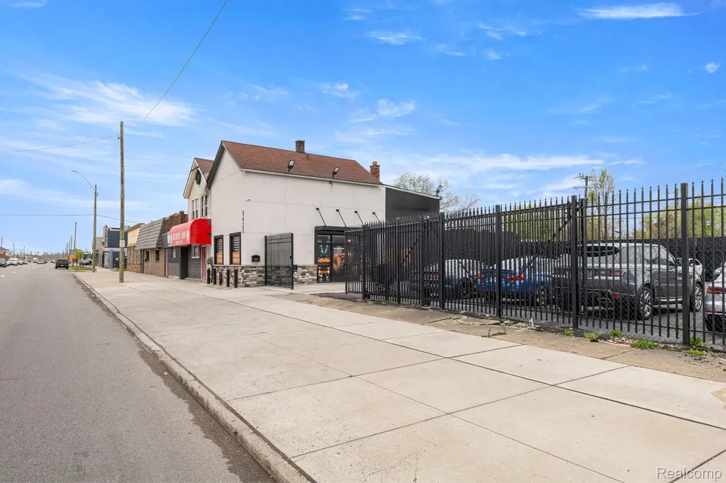 19420 W Warren Avenue Detroit City MI 48228