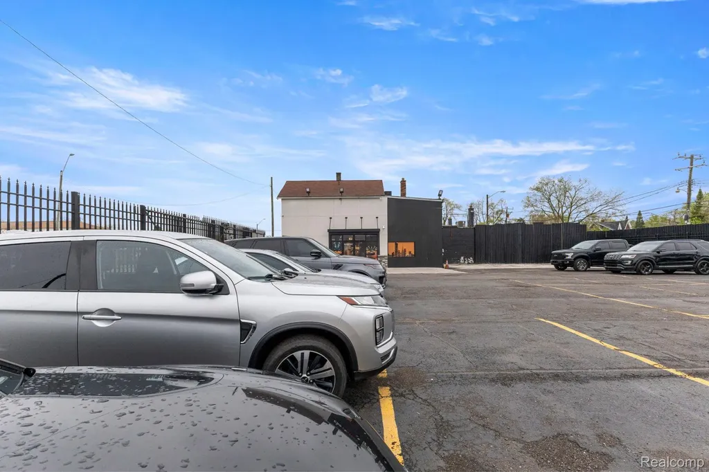 19420 W Warren Avenue Detroit City MI 48228