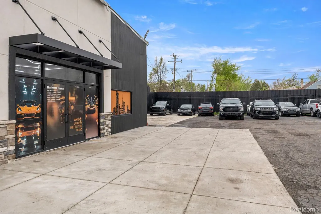 19420 W Warren Avenue Detroit City MI 48228