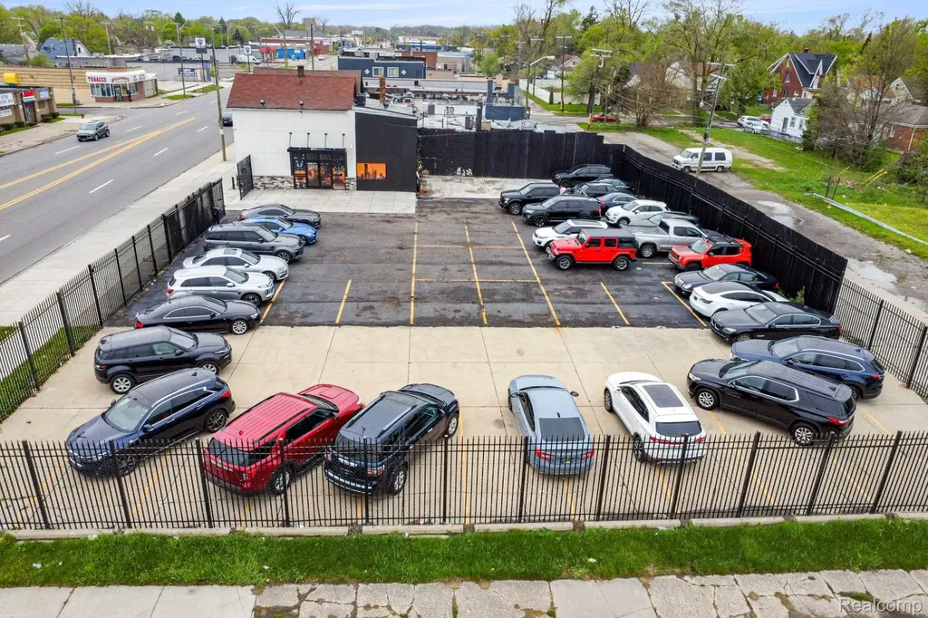 19420 W Warren Avenue Detroit City MI 48228