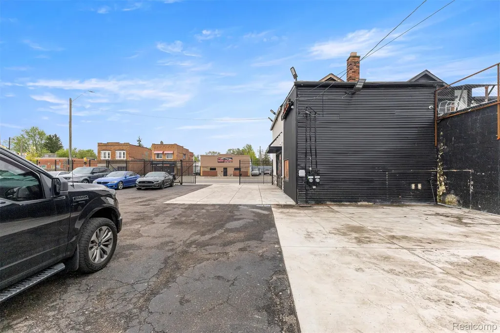 19420 W Warren Avenue Detroit City MI 48228