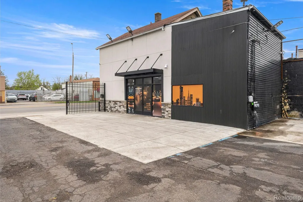 19420 W Warren Avenue Detroit City MI 48228