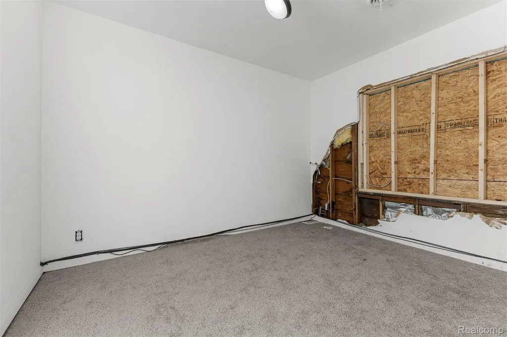 19420 W Warren Avenue Detroit City MI 48228