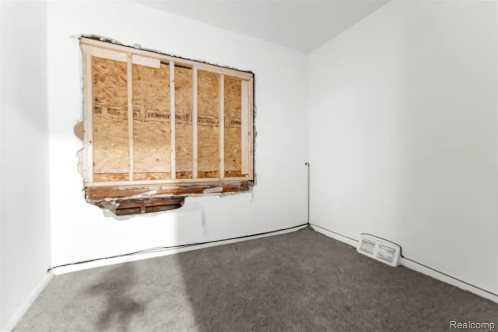 19420 W Warren Avenue Detroit City MI 48228