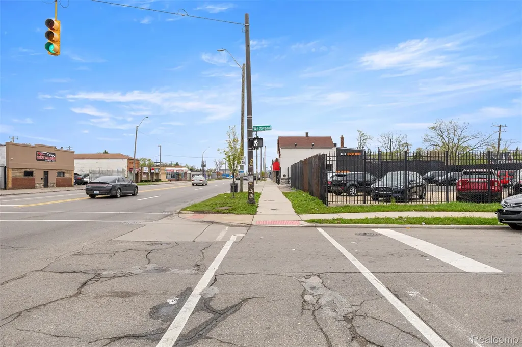19420 W Warren Avenue Detroit City MI 48228