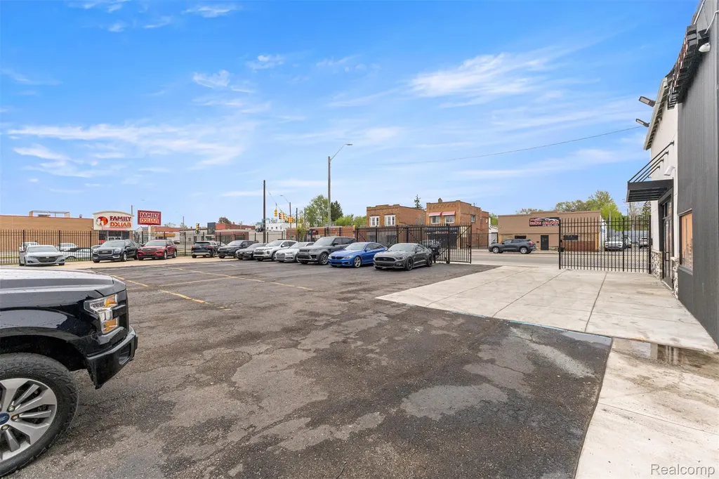 19420 W Warren Avenue Detroit City MI 48228