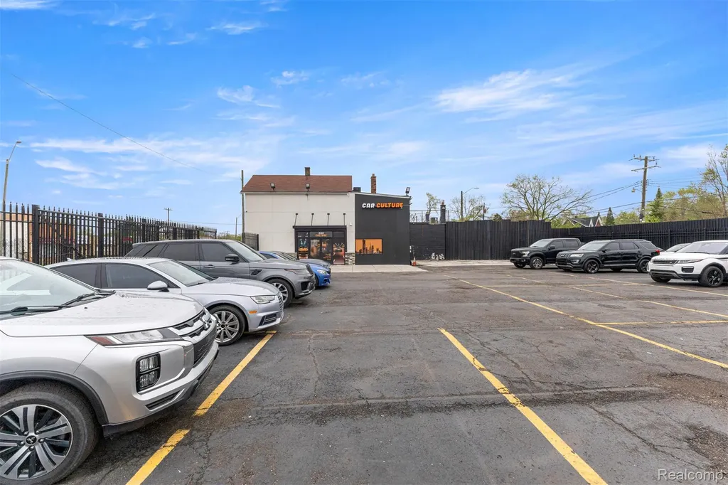 19420 W Warren Avenue Detroit City MI 48228