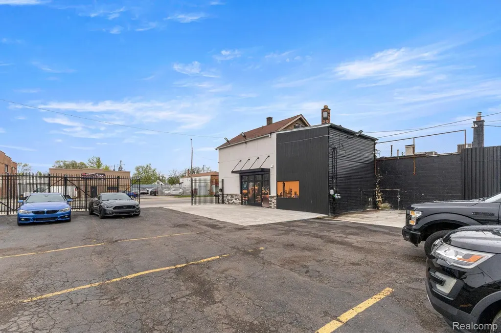 19420 W Warren Avenue Detroit City MI 48228