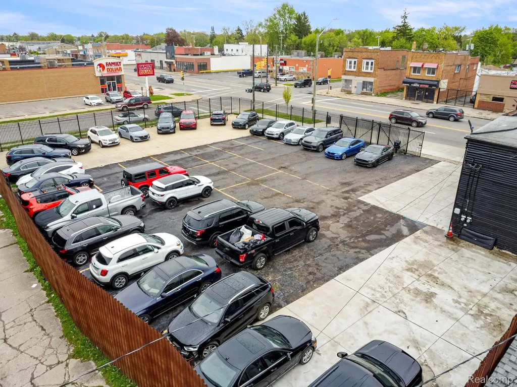 19420 W Warren Avenue Detroit City MI 48228