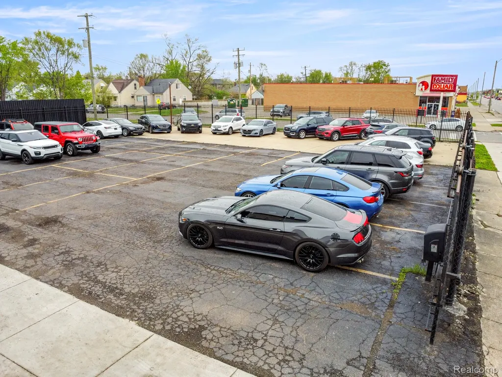 19420 W Warren Avenue Detroit City MI 48228