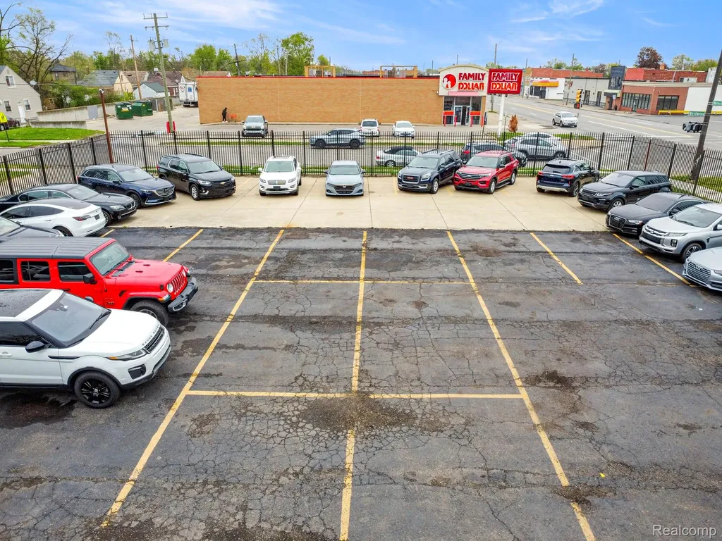 19420 W Warren Avenue Detroit City MI 48228